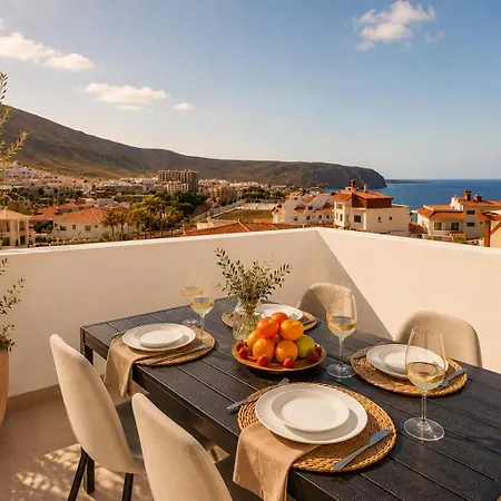 Sunny 2-bedroom Duplex With Terrace & Ocean Views In Cristianos Apartman Los Cristianos