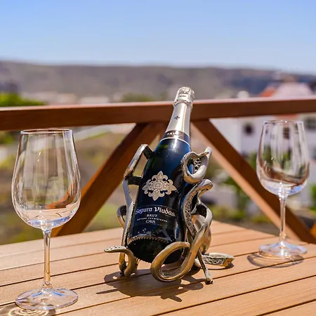 Sunny 2-bedroom Duplex With Terrace & Ocean Views In Cristianos Apartman Los Cristianos
