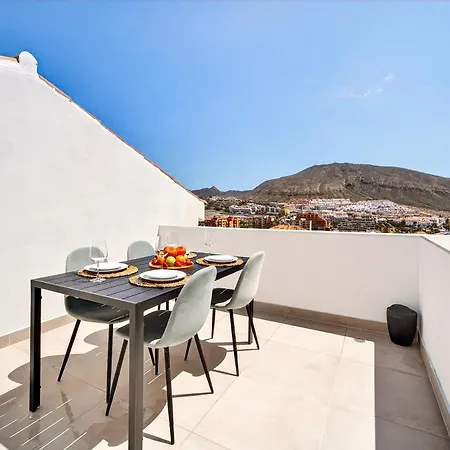Sunny 2-bedroom Duplex With Terrace & Ocean Views In Cristianos Apartman Los Cristianos