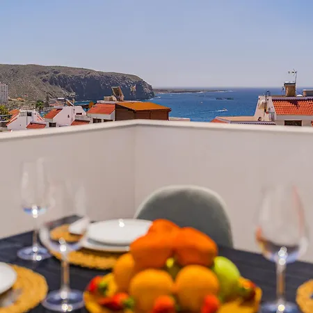 Sunny 2-bedroom Duplex With Terrace & Ocean Views In Cristianos *
